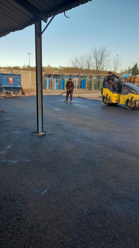 pose enrobés à chaud sur un parking à Sète