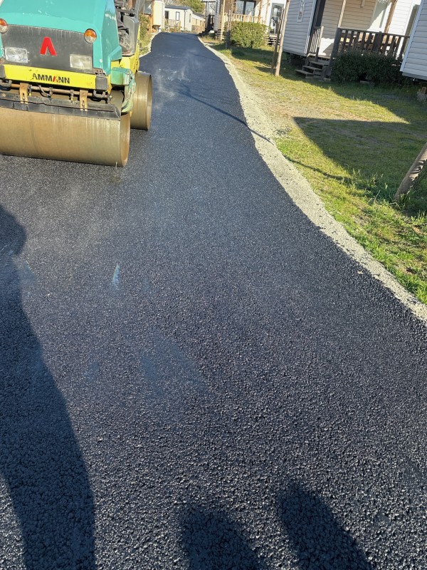 pose enrobé à chaud sur un camping à VIAS à côté de Beziers 