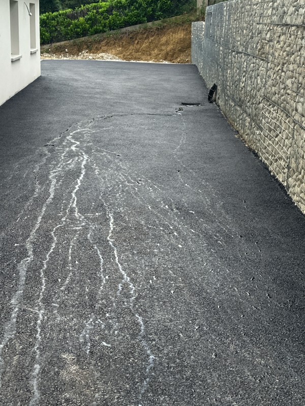 pose enrobé à chaud et goudronnée une allée de maison à GOYRANS TOULOUSE 31