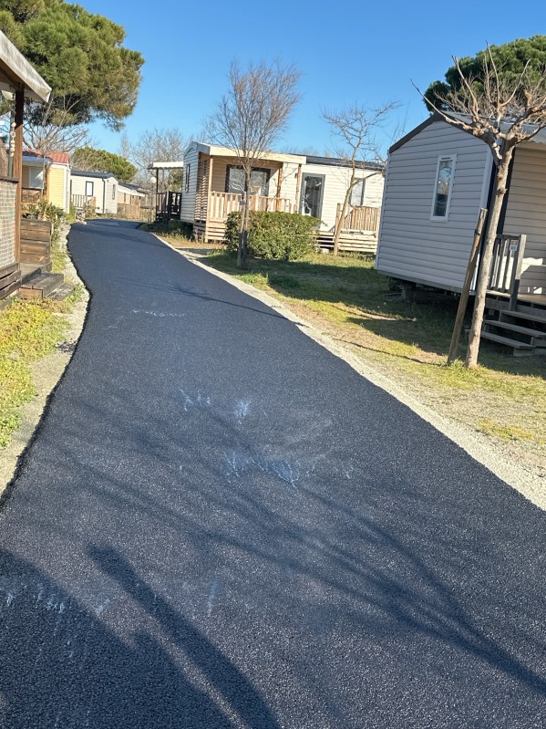 pose enrobé à chaud sur un camping à VIAS à côté de Beziers 
