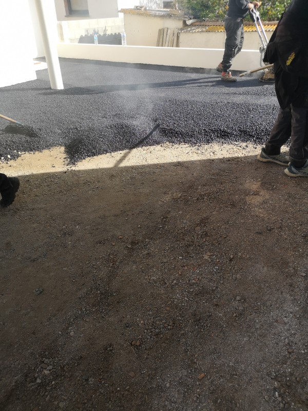 Pose d'enrobé à chaud, goudronner une allée chez un particulier au grau d'agde 
