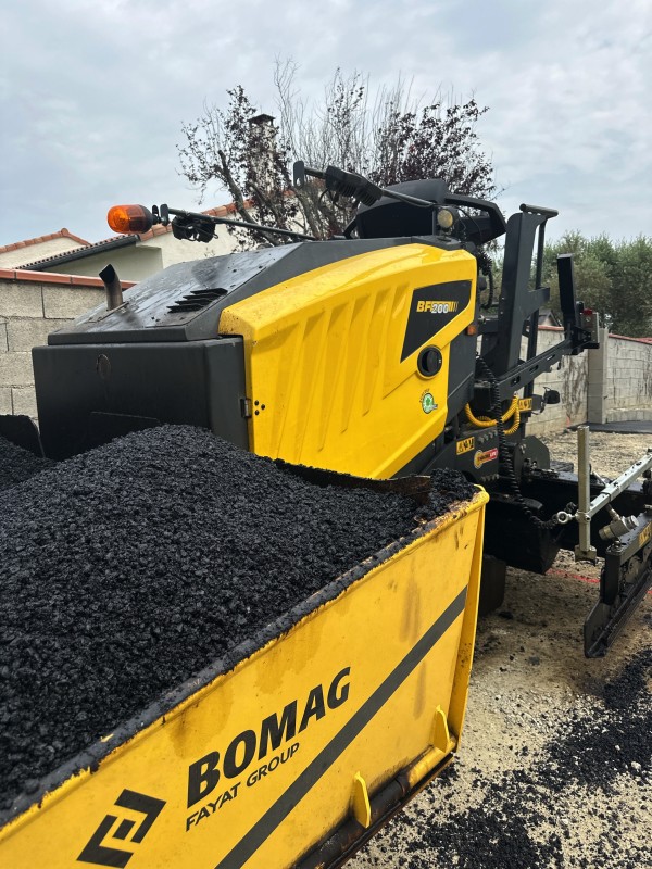 pose enrobé à chaud et goudronnée une allée de maison à GOYRANS TOULOUSE 31