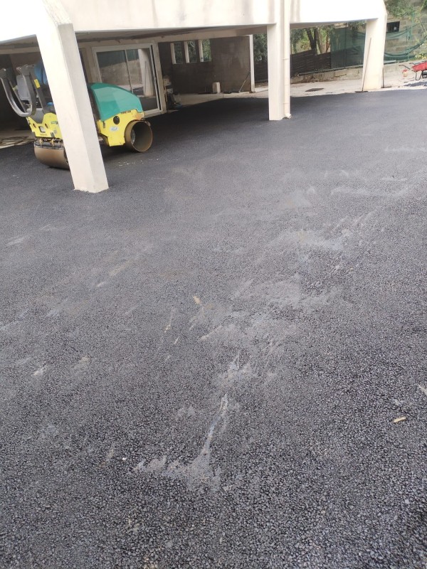 pose enrobé à chaud et goudronner un parking à saint gely de fesc 34