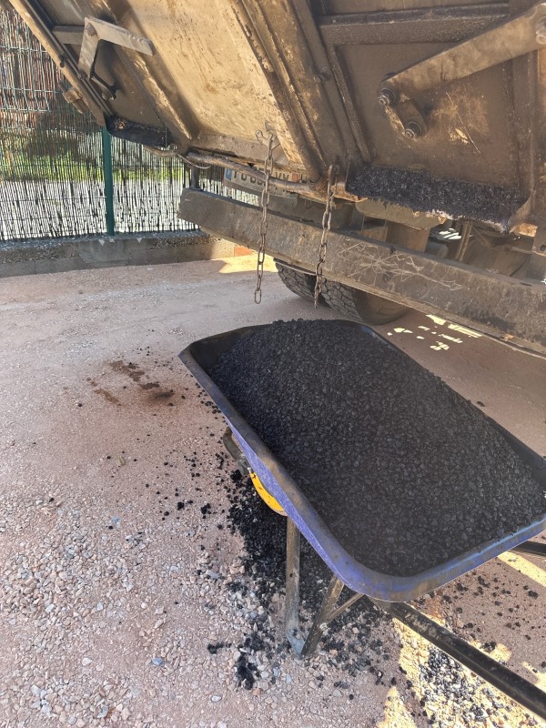 pose enrobé à chaud et goudronner une allée de maison à Perpignan 