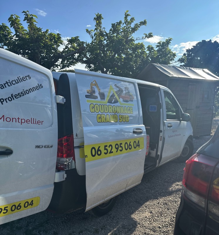 préparation pour un bicouche au campîng la CLAPE  CAP D’AGDE L’HÉRAULT 
