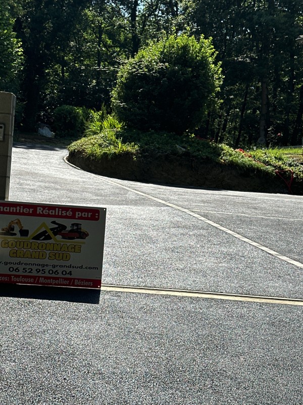 pose Enrobé à chaud et goudronnée un accès de maison à aureville Toulouse 