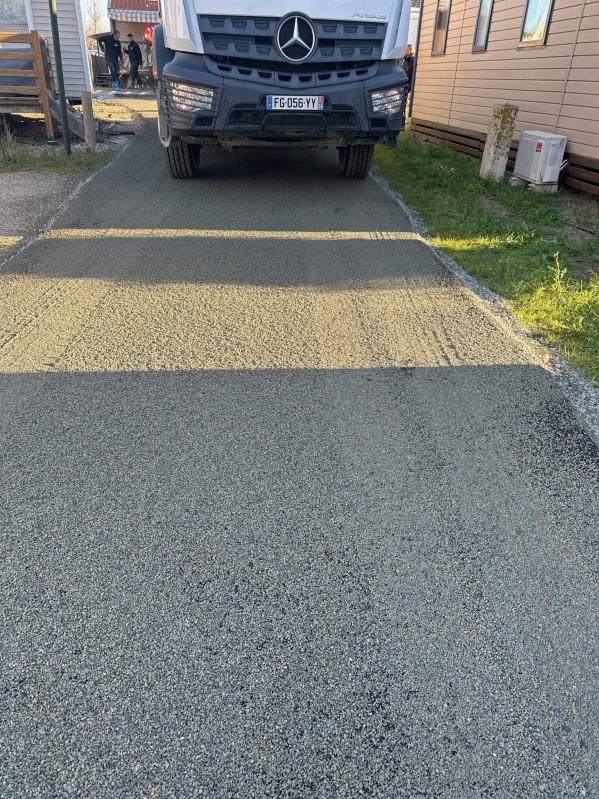 pose bicouche gris dans un camping à VIAS 