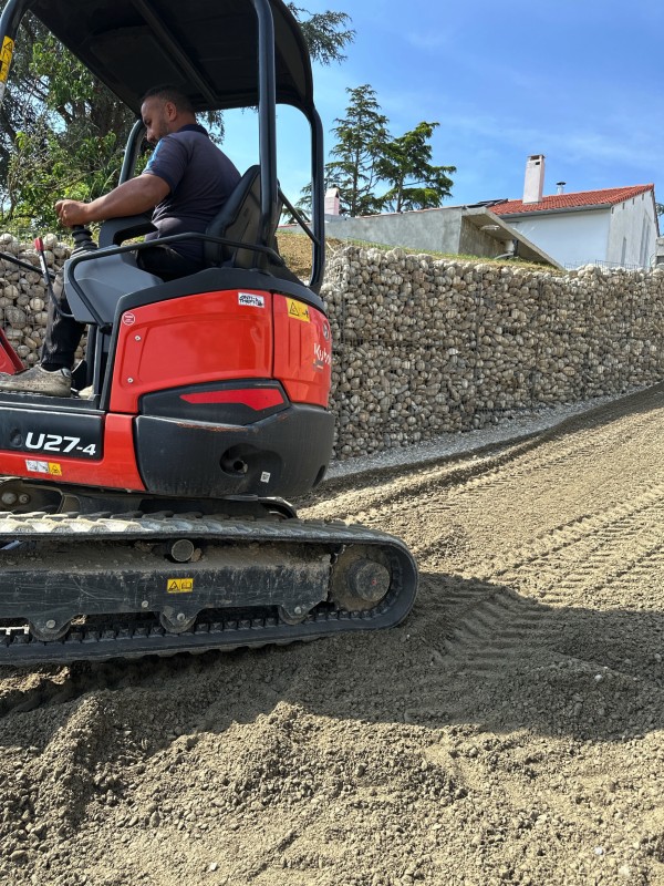 terrassement et préparation de terrain d’un accès de maison à GOYRANS TOULOUSE 