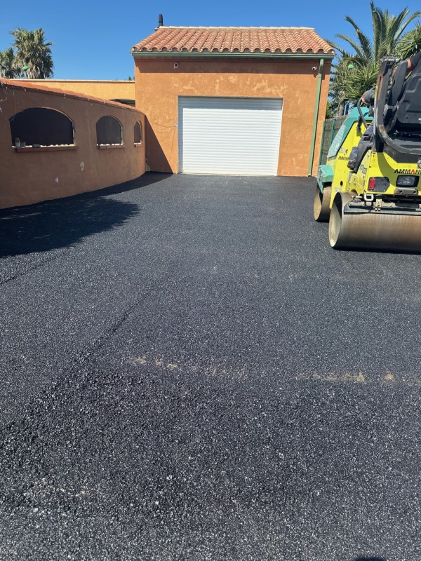pose enrobé à chaud et goudronner une allée de maison à Perpignan 
