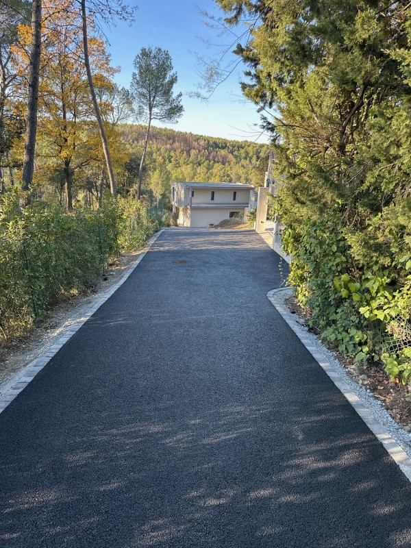 pose enrobé à chaud et goudronner une allée chez un particulier à saint clément de rivière 