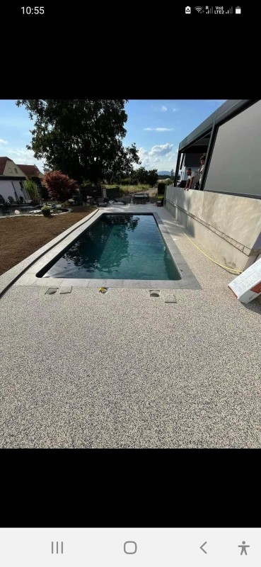 pose béton désactivé autour d’un piscine à proximité de Montpellier 
