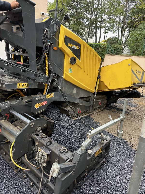 goudronner un parking et pose d’enrobé à chaud à CASTENLAU LE LEZ 