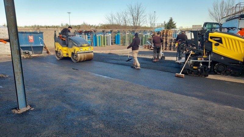 pose enrobés à chaud sur un parking à Sète