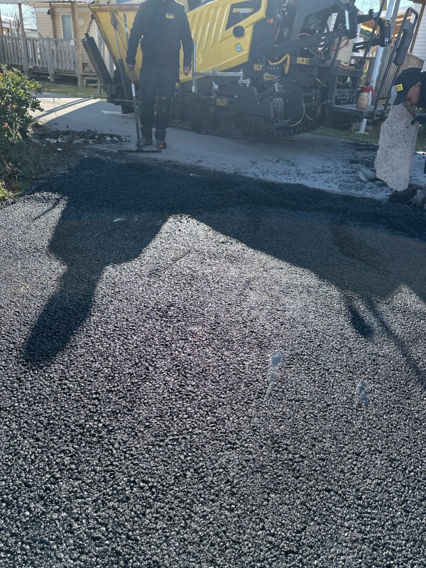 pose enrobé à chaud sur un camping à VIAS à côté de Beziers 