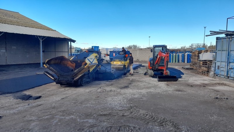 pose enrobés à chaud sur un parking à Sète