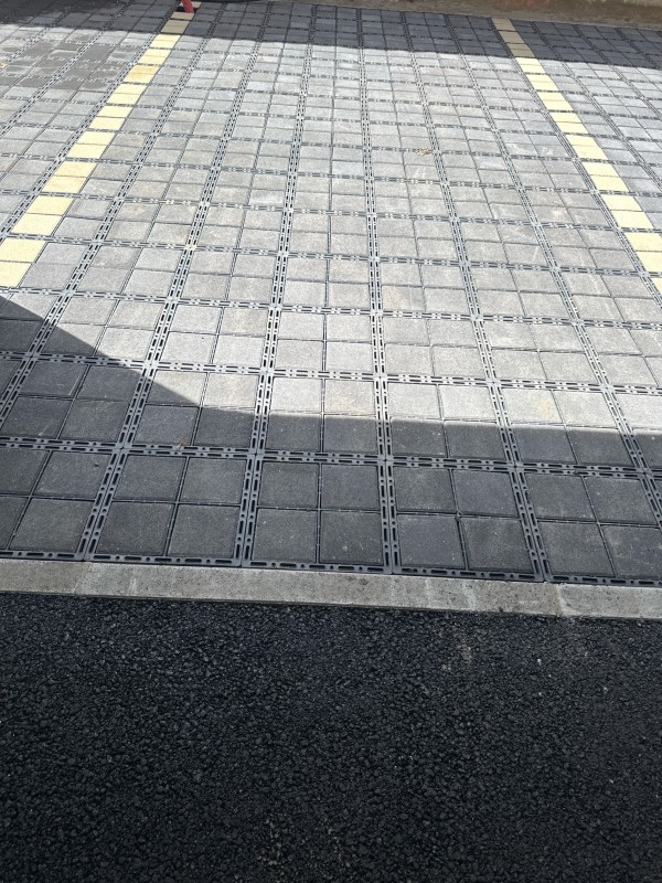 pose de pavés béton bloxx pour un parking perméable à Agde 34300