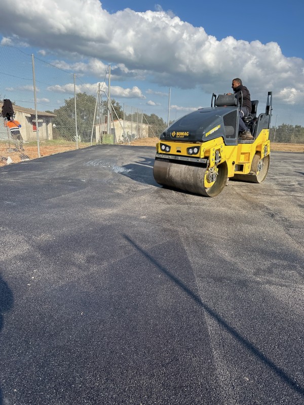 pose enrobé à chaud sur un terrain de tennis à Nimes 30 