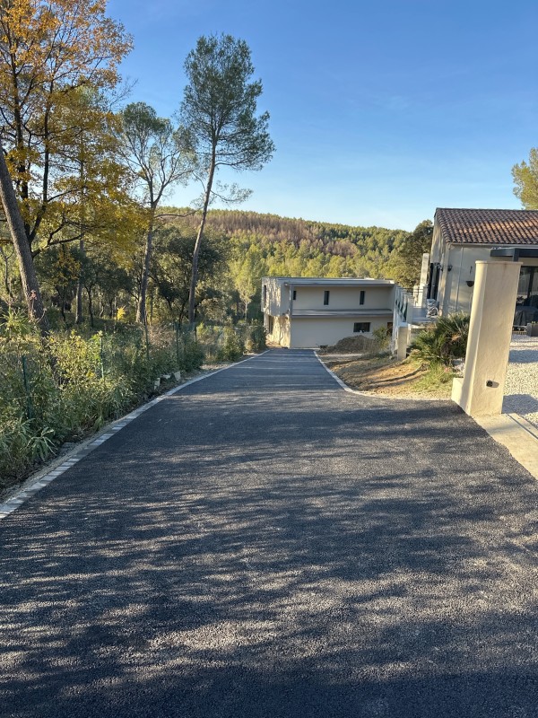pose enrobé à chaud et goudronner une allée chez un particulier à saint clément de rivière 
