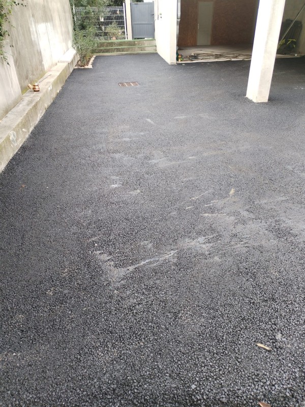 pose enrobé à chaud et goudronner un parking à saint gely de fesc 34