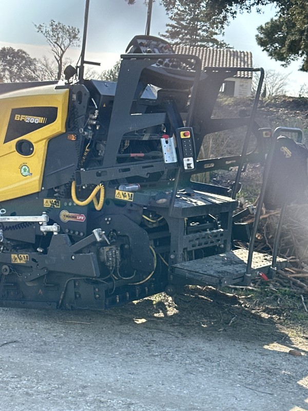 pose enrobé à chaud sur un terrain de tennis à Nimes 30 