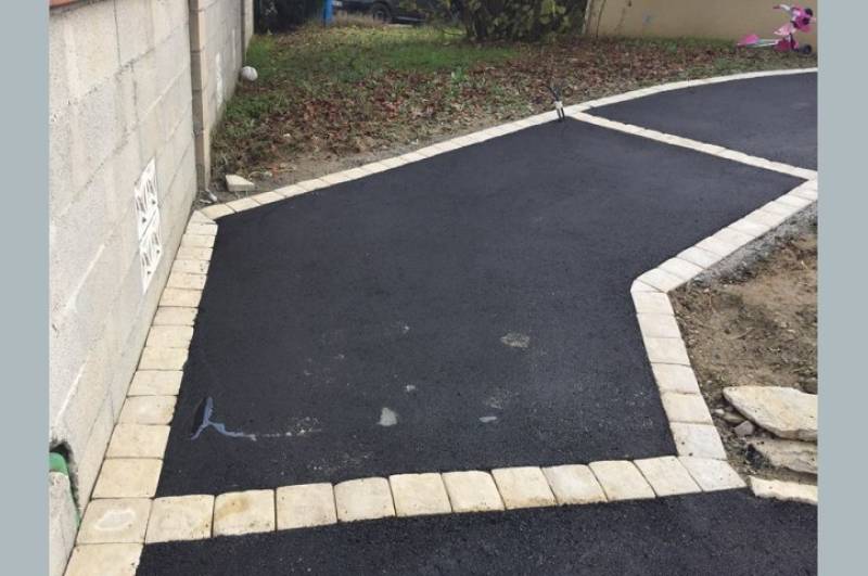 Terrassement pour réalisation d'une allée avec des pavées à Toulouse 